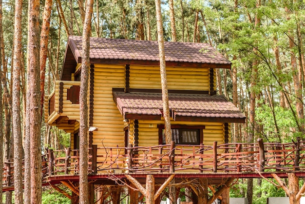 Сезонная аренда лесной домик в загородном доме у озера для отдыха на природе
