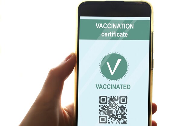Паспорт свидетельства о вакцинации Смартфон с мобильным приложением с QR-кодом