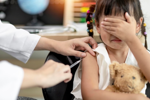 Вакцинация детей Инъекция Селективный фокус