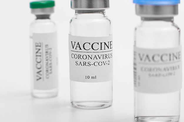 Photo vaccine selection. ampoules with covid-19 vaccine in laboratory. to fight the coronavirus sars-cov-2 pandemic. glass vial