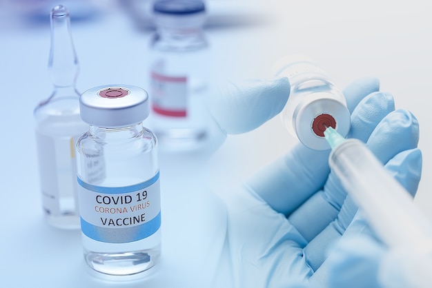 Covid19コロナウイルスの予防のためのワクチンと注射器の注射