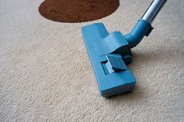 Vacuum cleaner brush for carpet cleaning