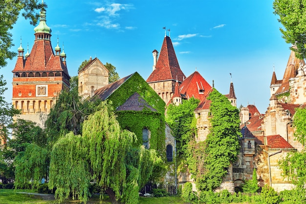 Vajdahunyad Castle (Hungarian-Vajdahunyad vara) is a castle in the City Park of Budapest.