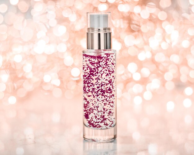 Vakantie make-up basisgel serum emulsie lotion fles en rose gouden glitter luxe huid- en lichaamsverzorging cosmetica voor schoonheid merk advertenties