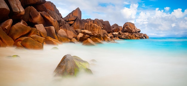 Vakantiereisconcept met tropisch zeestrandlandschapspanorama