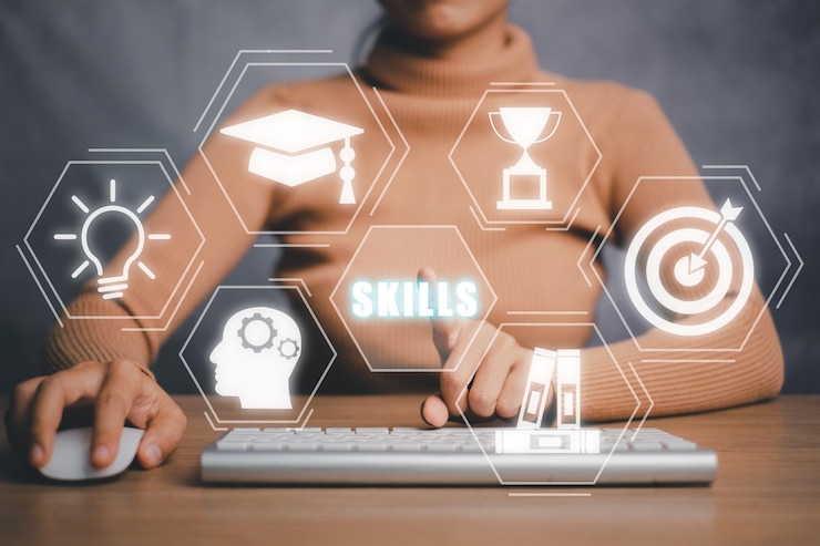 Foto vakkundigheid kennis vermogen bedrijf internet technologie concept vrouw hand met behulp van de computer met vaardigheden icoon op het scherm