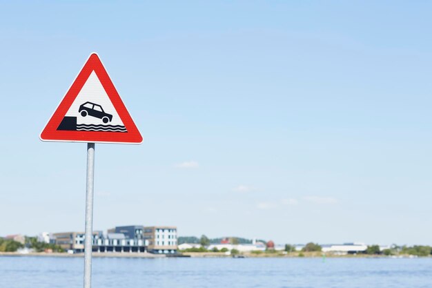 Val niet van het spoorbord