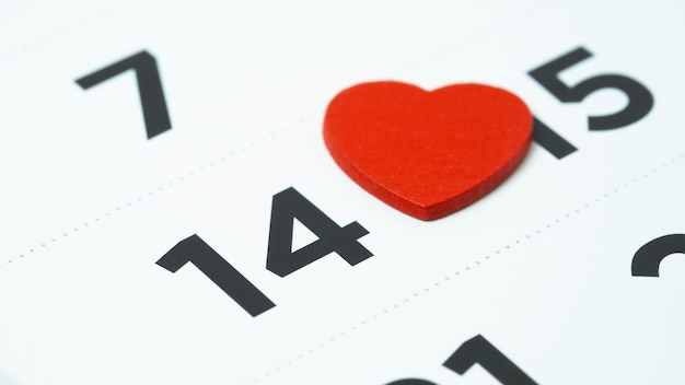 Valentijnsdag concept. Markeer 14 februari op de kalender