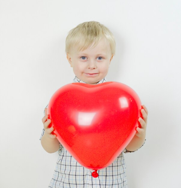 Valentijnsdag concept. Mooie jongen