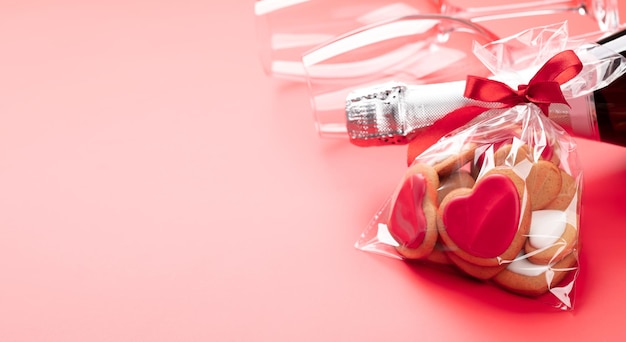 Valentijnsdag kaart met koekjes en champagne