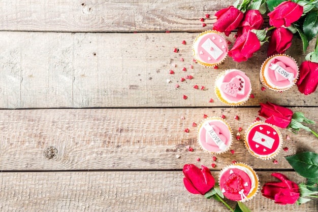 Valentijnsdag roze en rode cupcakes