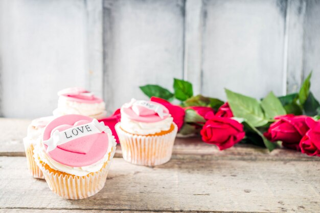 Valentijnsdag roze en rode cupcakes