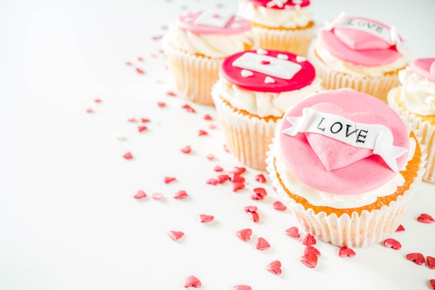 Valentijnsdag roze en rode cupcakes