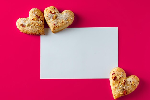 Valentijnsdag wenskaart en koekjes