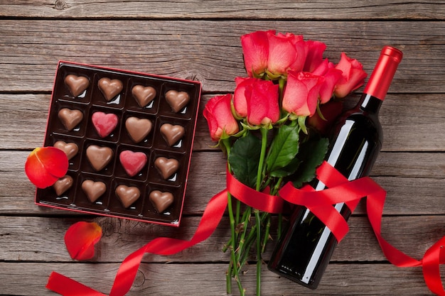 Valentijnsdag wenskaart met hartvormige chocolade