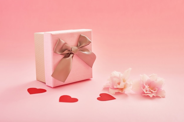 Valentine-dagsamenstelling, giftdozen met bloemen