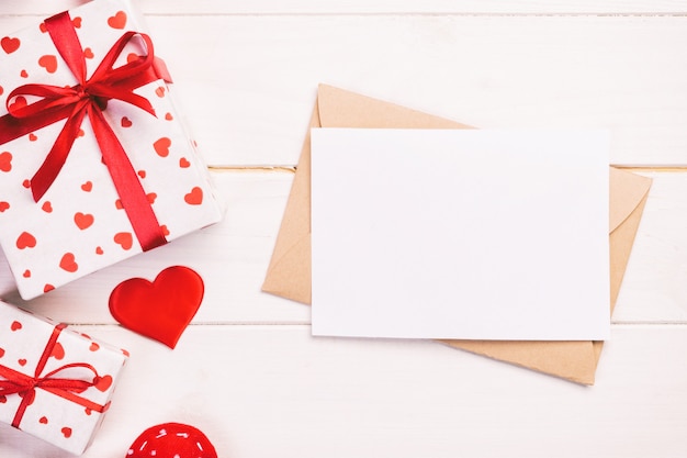 Valentine, geschenkdoos in vakantie wrapper met kopie ruimte