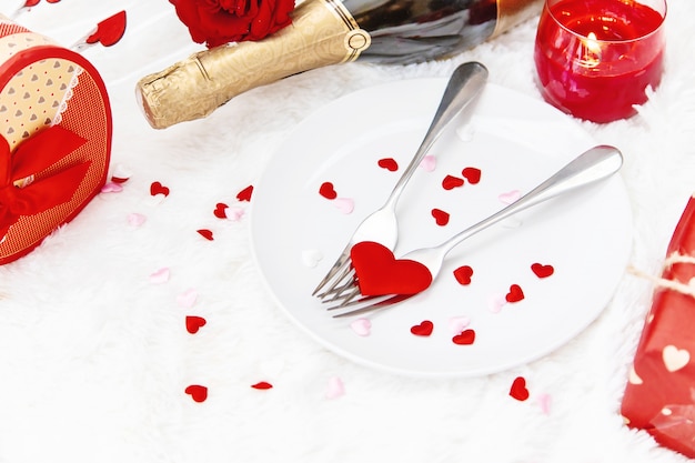 День святого Валентина. Красивая второстепенная поздравительная открытка с розой.
