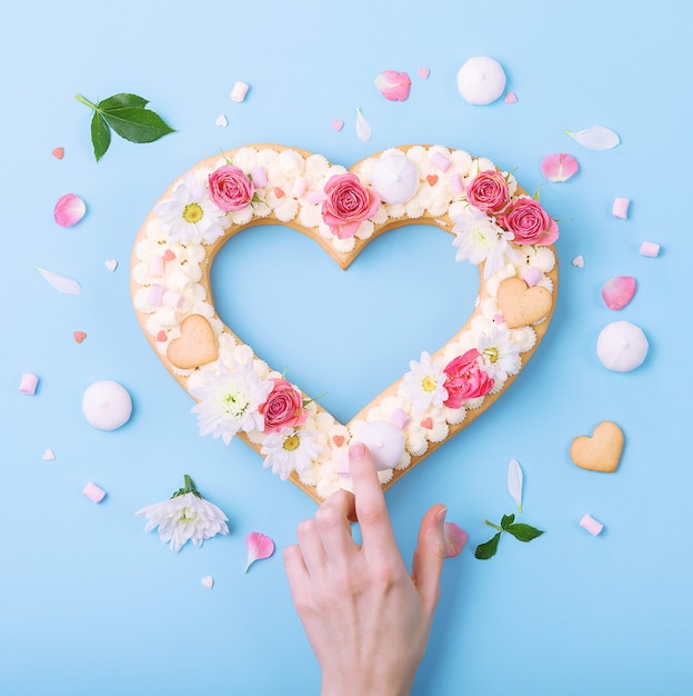 Valentine's Day heart shaped cake with flowers as decoration.