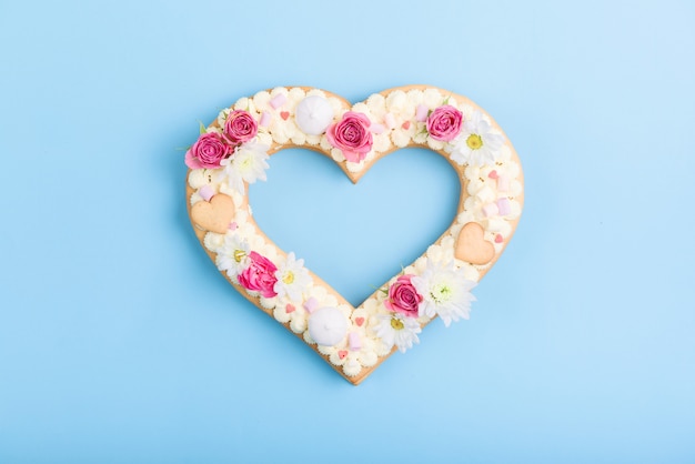 Valentine's Day heart shaped cake with flowers as decoration.