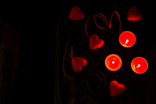 День Святого Валентина романтический фон с сердечками и свечами. праздник фон с сердечками. Празднование свадеб и других торжеств с пространством для текста