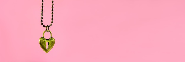 Фото День святого валентина и самый сладкий день, концепция сердца любви. скопируйте место для текста на розовом фоне