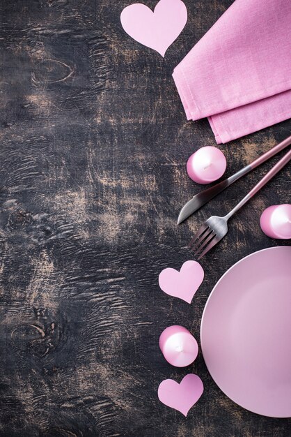 バレンタインデーのピンクのテーブルセッティング