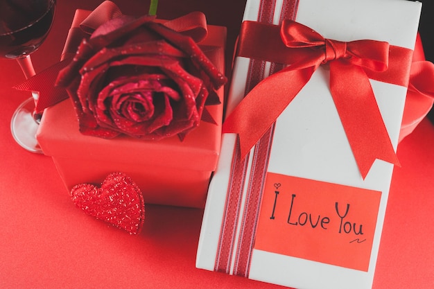 Foto valentines geschenken en rozen