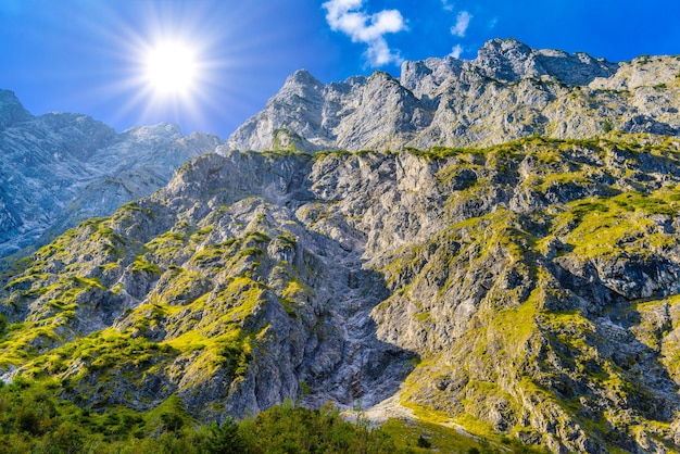 Vallei in de bergen van de Alpen in de buurt van Koenigssee Konigsee Berchtesgaden Nationaal Park Beieren Duitsland