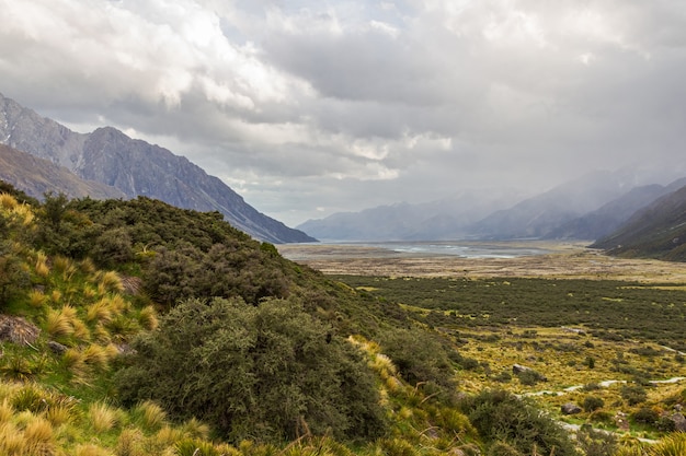 Vallei tussen bergen dichtbij Lake Tasman Nieuw-Zeeland