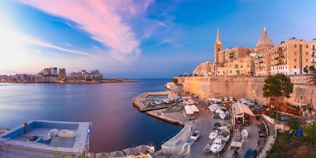 Valletta Skyline bij zonsondergang Malta