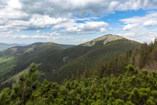 A valley runs between mountains at the crosssection of the slopes