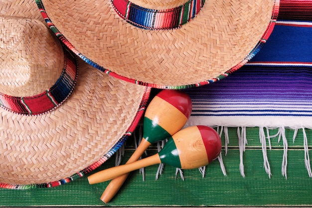 Van het cinco de mayo festival van mexico de mexicaanse close-up van sombreromaracas