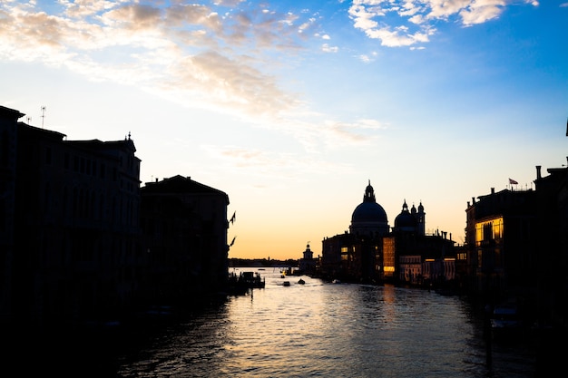 Vanaf de Accademia-brug, een van de meest spectaculaire uitzichtpunten in Venetië