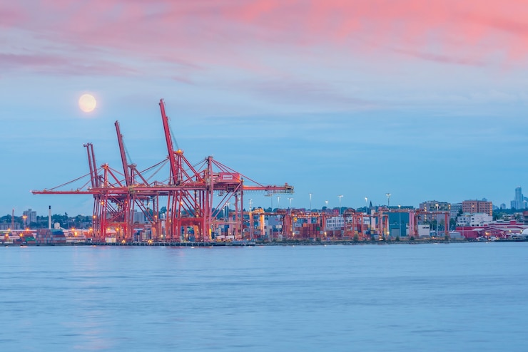 Photo vancouver port with hundreds of shipping containers at night