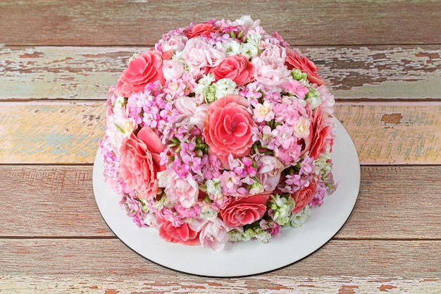 Vanilla cake covered with edible Kalanchoe flowers