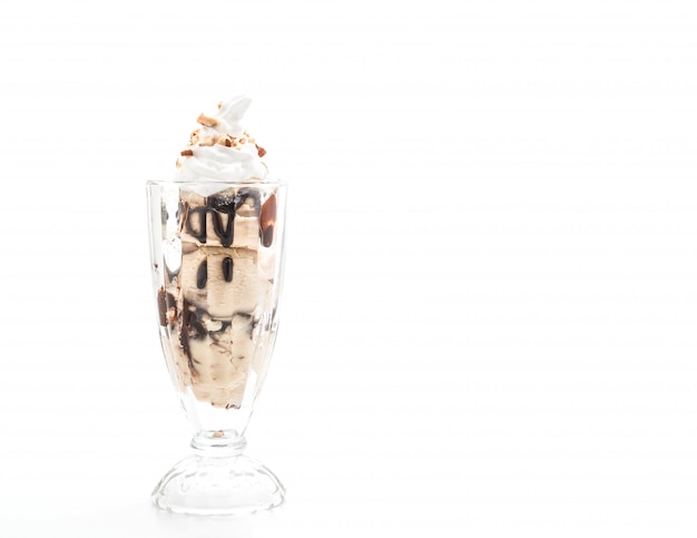 Фото Ванильное мороженое с шоколадом и взбитыми сливками