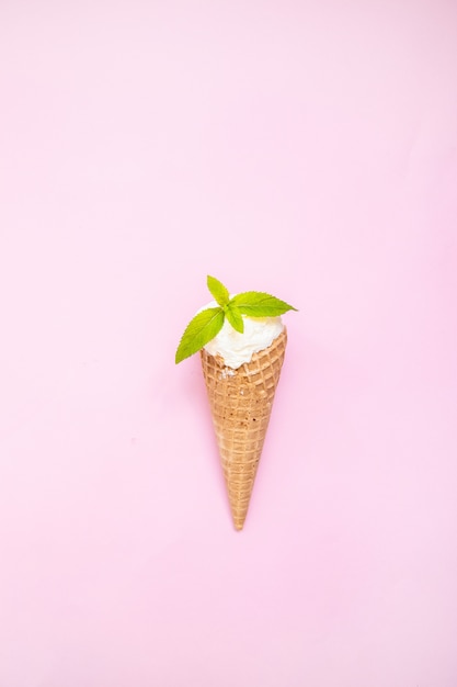 Vanilla ice cream with fresh mint