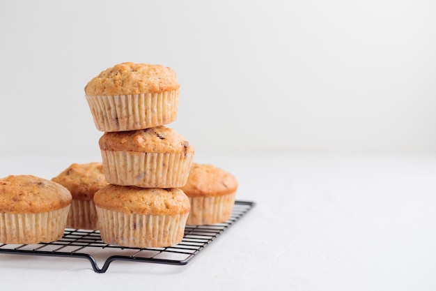 Vanille vers gebakken muffins met noten en bessen