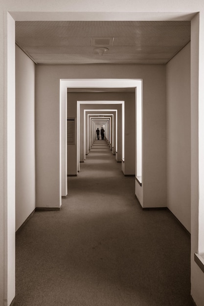 Photo vanishing corridor in building