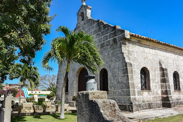 Varadero Cuba30 maart 2019 straatbeeld met oude kleurrijke gebouwen in Varadero