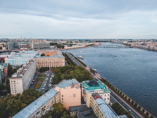 Varend schip van het Aerialphoto het uitstekende fregat. St. Petersburg, Rusland. Flatley