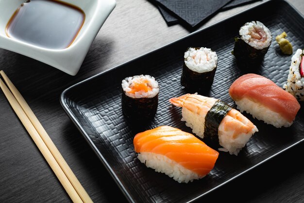 Photo varied sushi plate on wood table