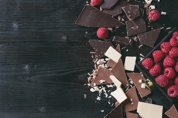 Разнообразие измельчения шоколада с малиной