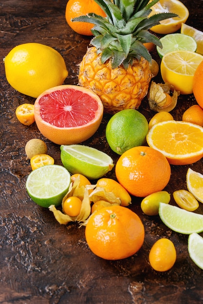 さまざまな柑橘系の果物