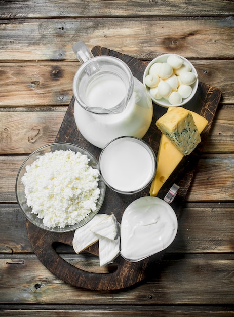 Photo variety of fresh dairy products