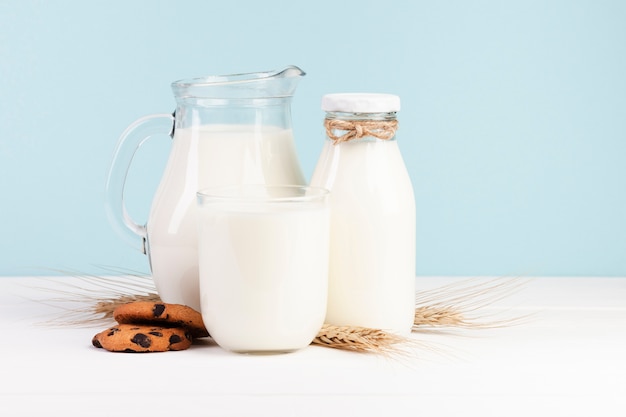 Photo variety of glass containers for milk