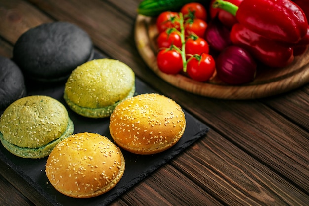 Разнообразие булочек с гамбургерами