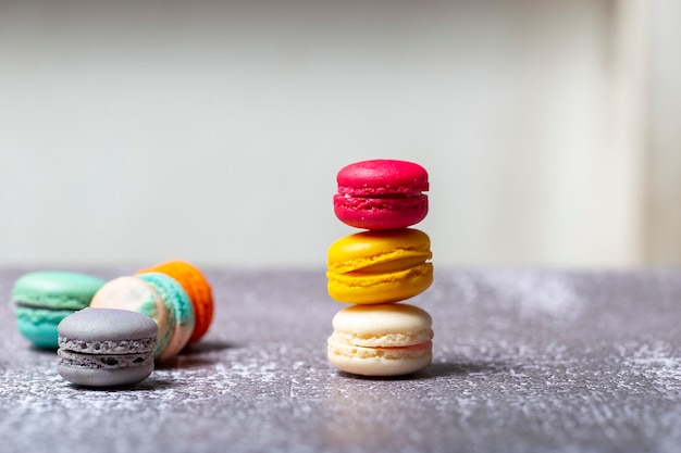 Photo a variety of pastel colored macarons