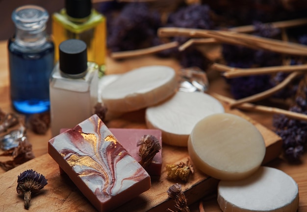 Photo a variety of soaps and soaps on a table